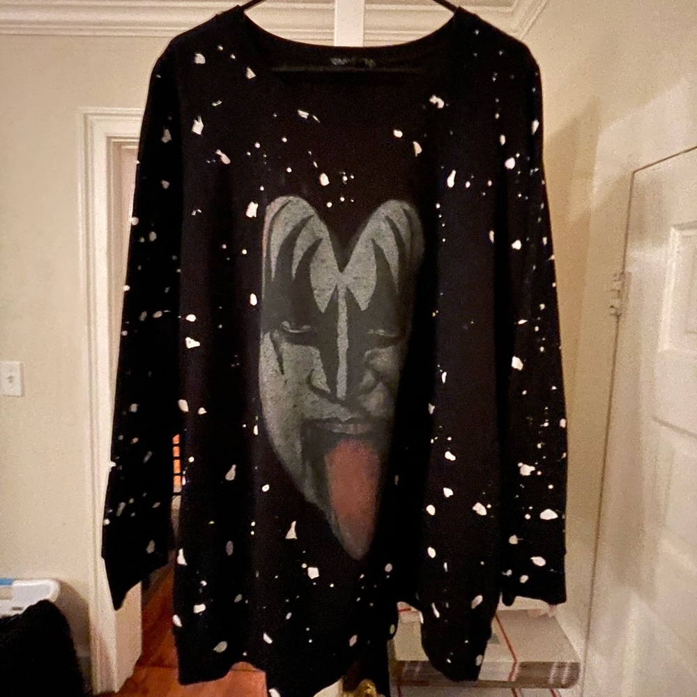 Torrid Kiss Splatter Sweatshirt Size 4